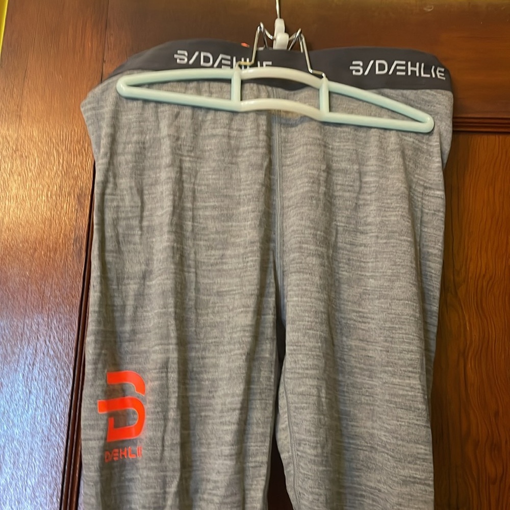 Born Dahle 100% merino Sz L women’s base layer NWT